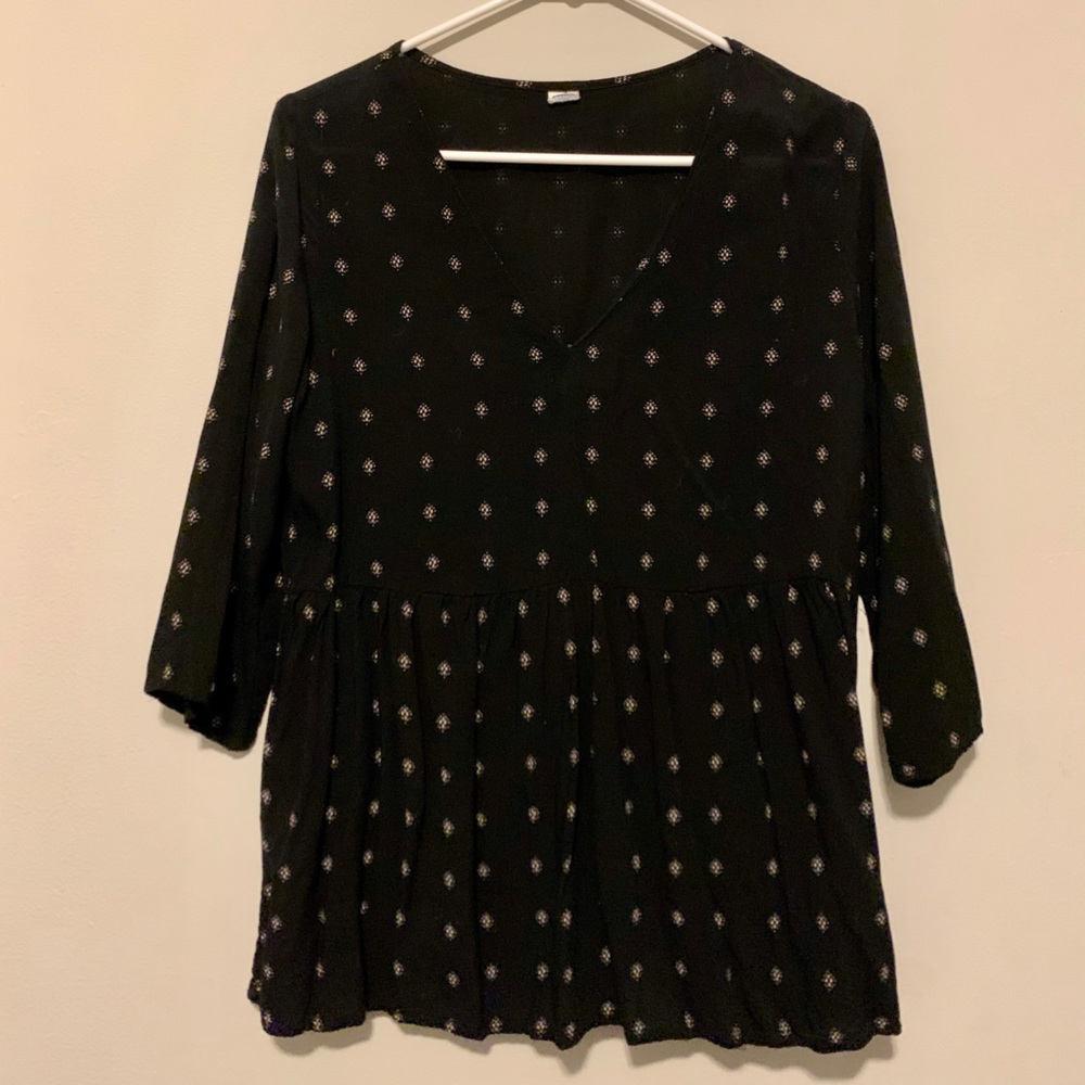 Flowy black top